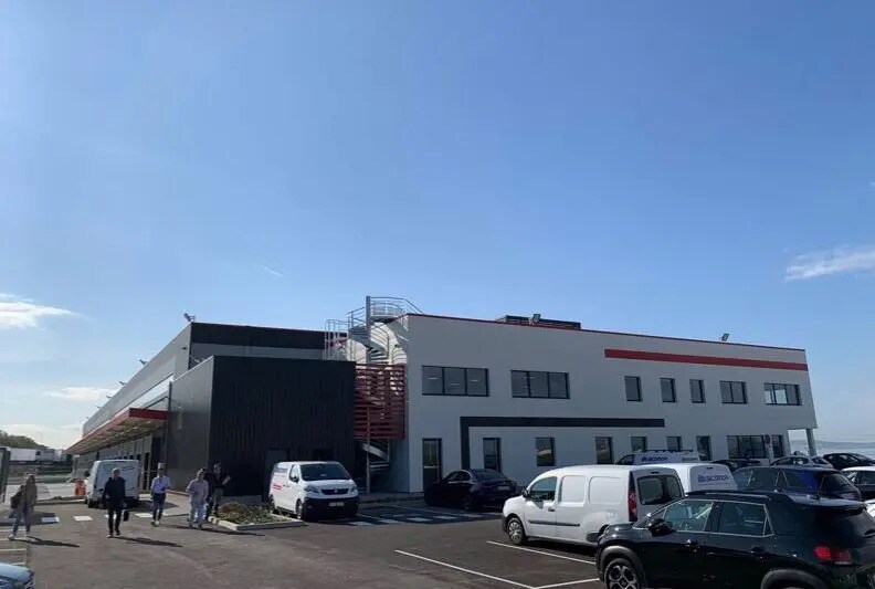 Industriel/Logistique dans Vitrolles à louer - Photo de l’immeuble – Image 2 sur 4