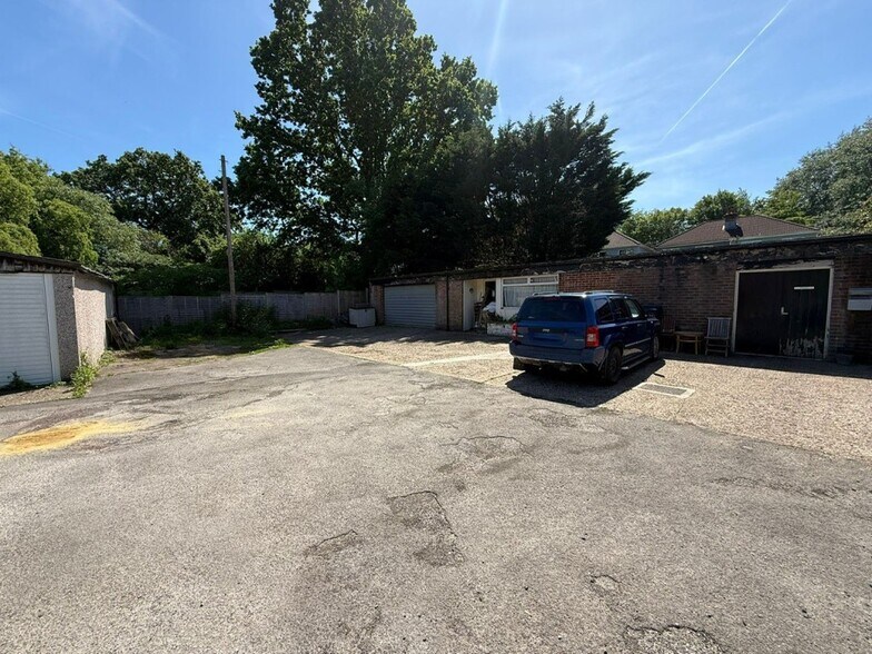 161 Woodmill Ln, Southampton à vendre - Photo de l’immeuble – Image 3 sur 12