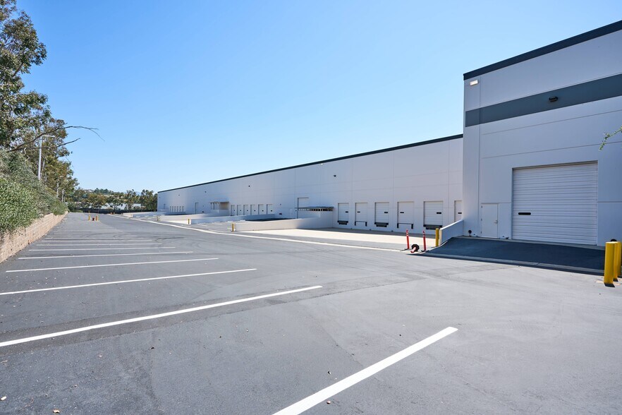 29125 Avenue Paine, Valencia, CA à louer - Photo de l’immeuble – Image 3 sur 7