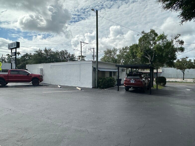 6100 N Nebraska Ave, Tampa, FL à louer - Photo de l’immeuble – Image 2 sur 31