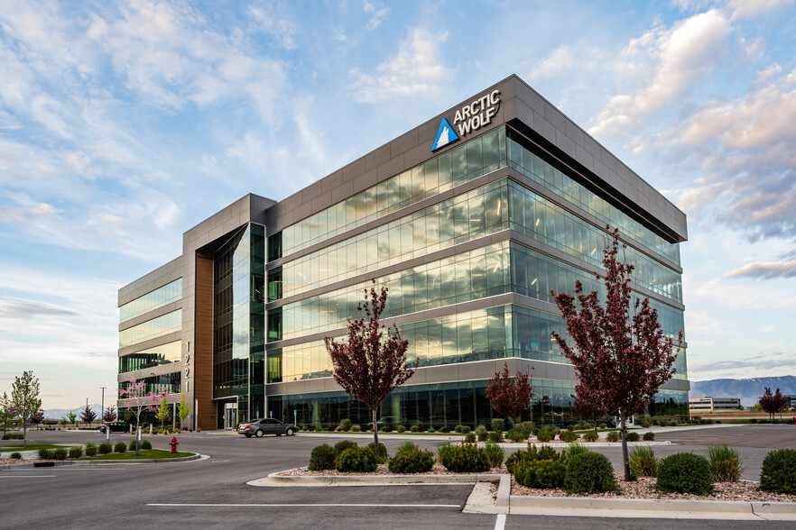 1221 S Valley Grove Blvd, Pleasant Grove, UT à louer - Photo de l’immeuble – Image 3 sur 9