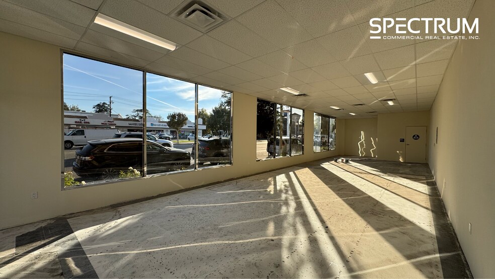 19001-19015 Ventura Blvd, Tarzana, CA à louer - Photo de l’immeuble – Image 2 sur 3