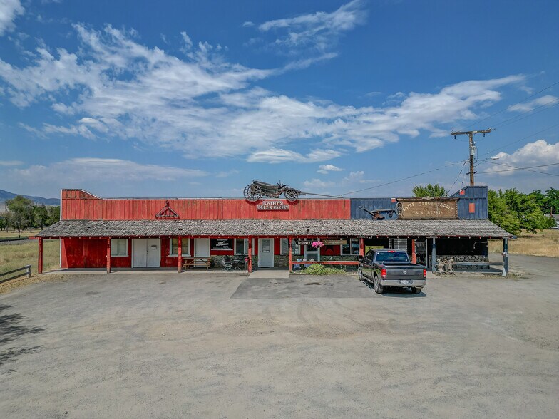 180 E Webb St, Montague, CA à vendre - Photo de l’immeuble – Image 1 sur 1