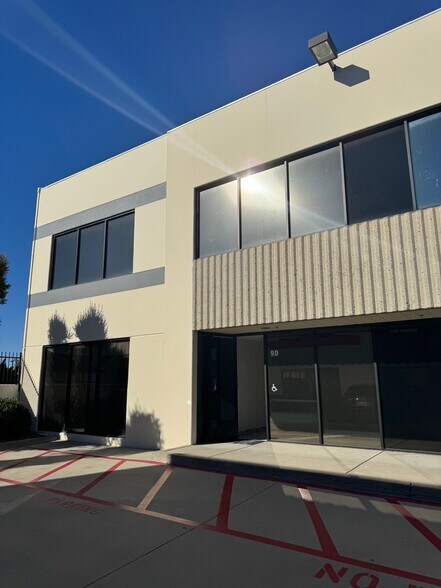14141 Covello St, Van Nuys, CA à louer - Photo de l’immeuble – Image 2 sur 4