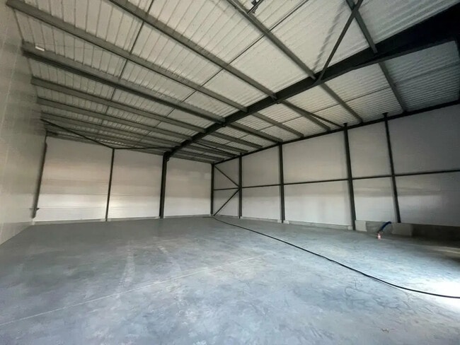 Plus de détails pour Local d’activités à vendre