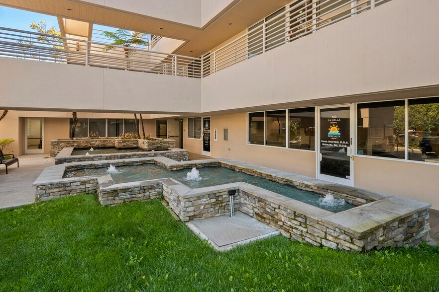 5830 Oberlin Dr, San Diego, CA à vendre - Photo de l’immeuble – Image 3 sur 7