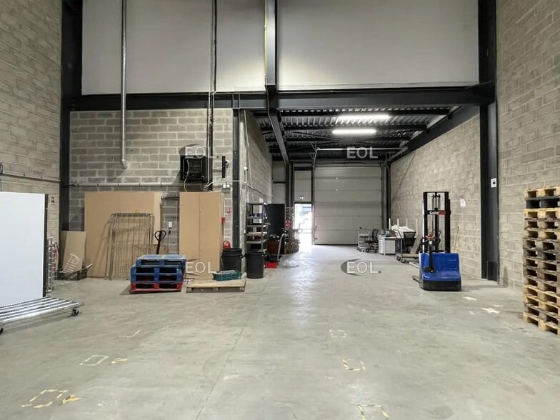 Local d’activités dans Cormeilles-en-Parisis à louer - Photo de l’immeuble – Image 3 sur 6