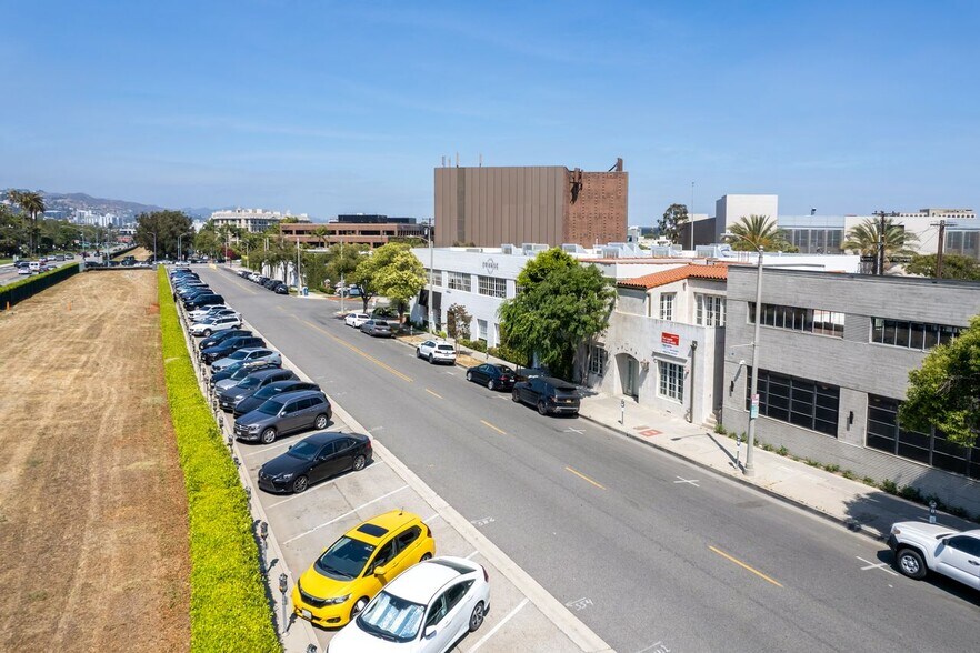 9308 Civic Center Dr, Beverly Hills, CA à vendre - Photo de l’immeuble – Image 2 sur 8