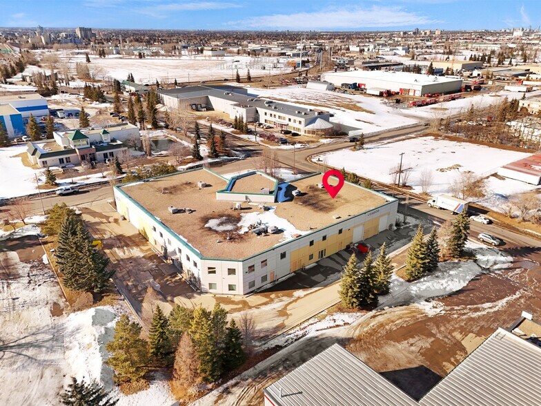 2419 96th St NW, Edmonton, AB à vendre - Photo de l’immeuble – Image 2 sur 8