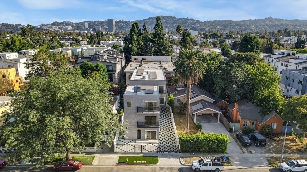 10828 Hesby St, North Hollywood, CA à vendre - Photo de l’immeuble – Image 2 sur 35