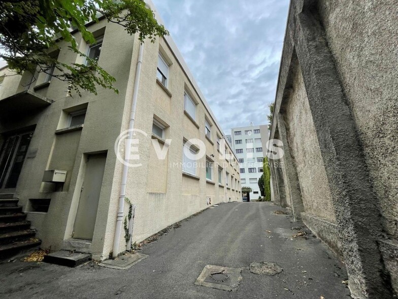 22 Rue Camille Roy, Lyon à vendre - Photo de l’immeuble – Image 3 sur 12