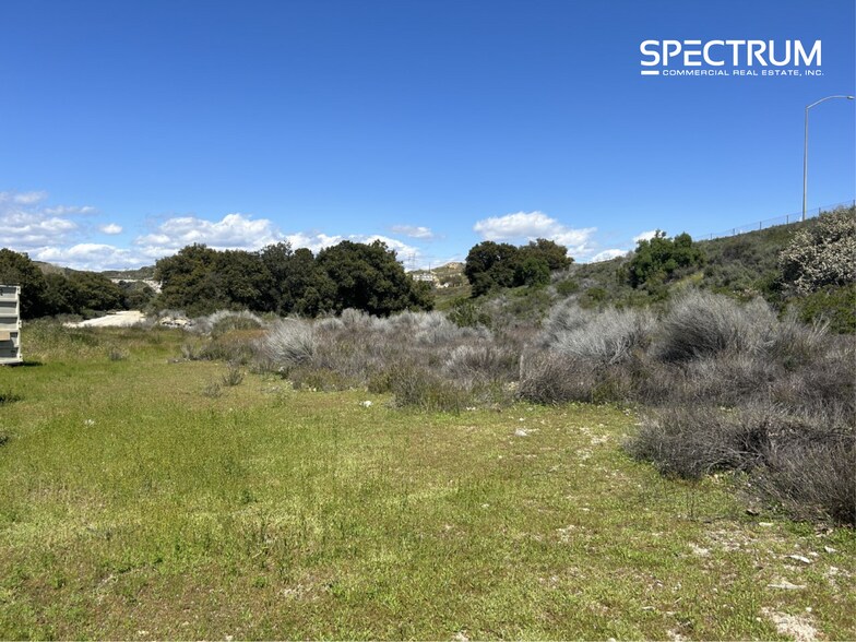 San Fernando Rd, Santa Clarita, CA à vendre - Photo de l’immeuble – Image 3 sur 8