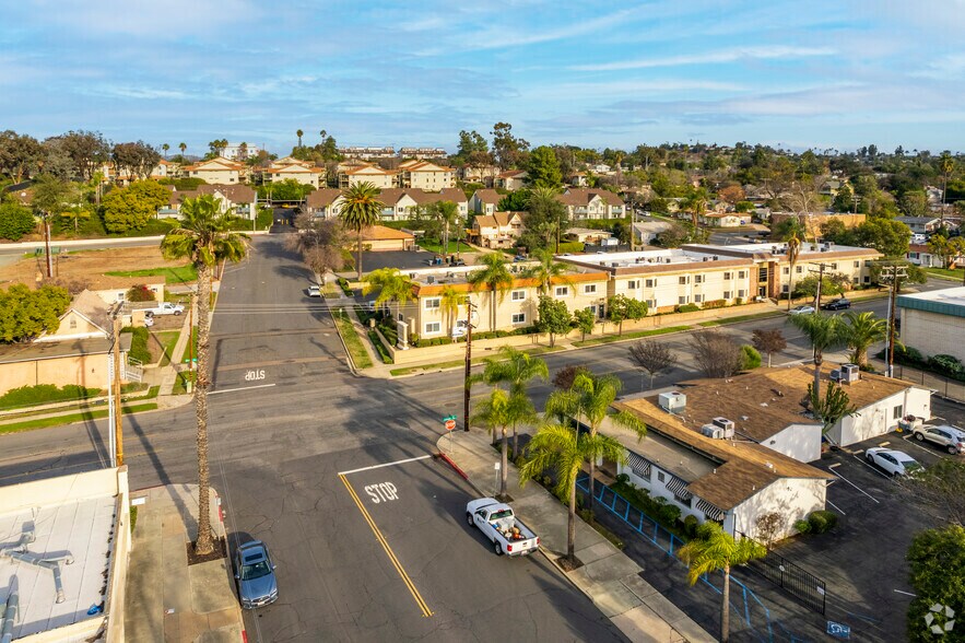 312 S Juniper St, Escondido, CA à vendre - Photo de l’immeuble – Image 2 sur 4