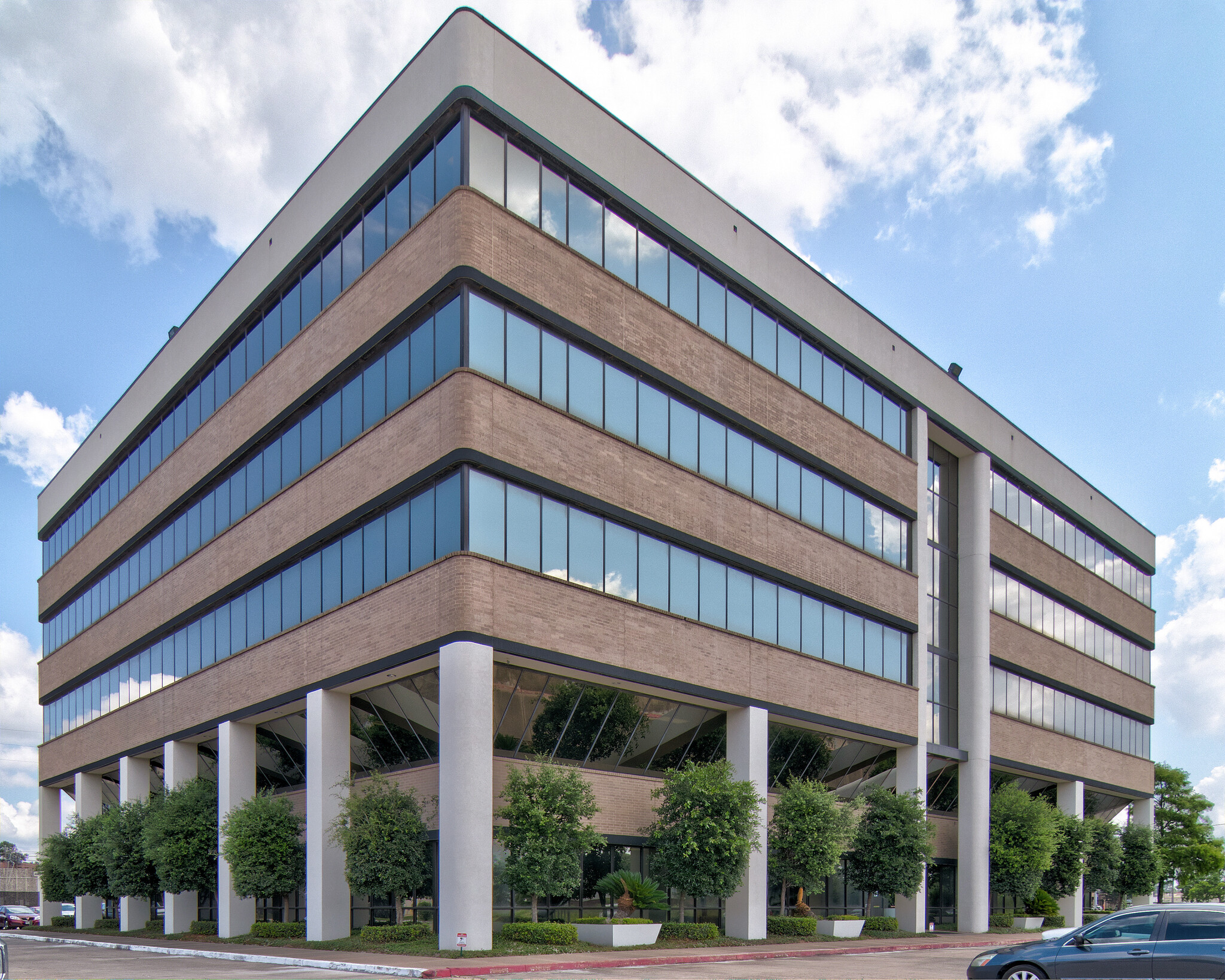 14511 Falling Creek Dr, Houston, TX à louer Photo de l’immeuble– Image 1 sur 5