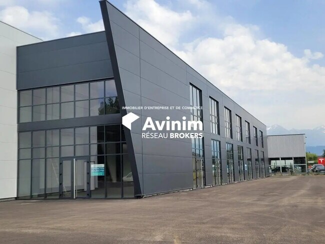 Plus de détails pour Local commercial à louer