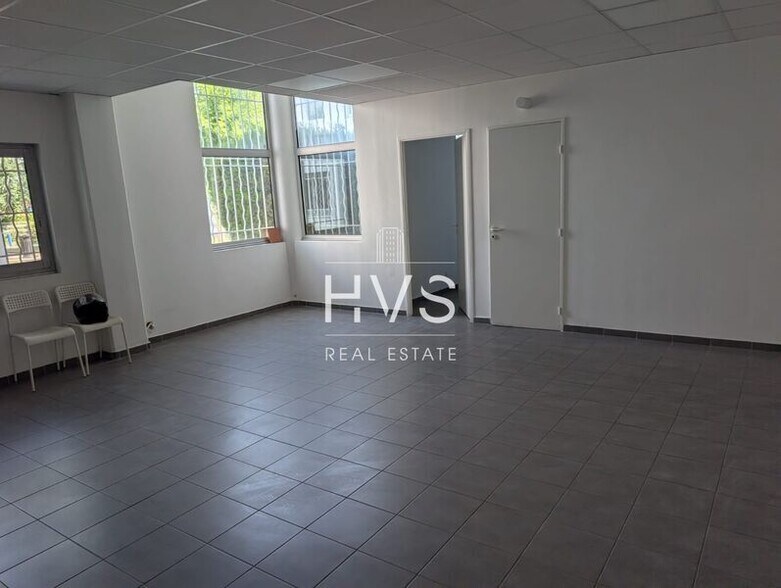 37 Avenue De Rome, Vitrolles à louer - Photo intérieure – Image 2 sur 9