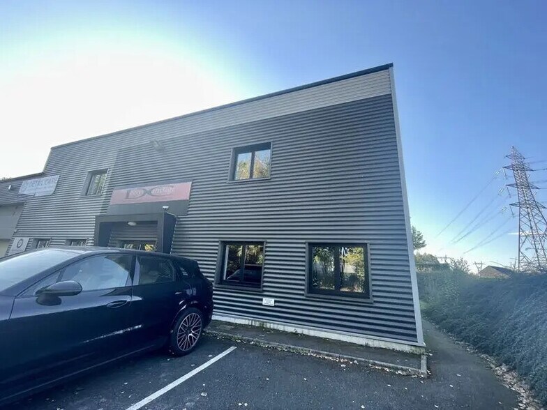 Bureau dans Saint-Jean-du-Cardonnay à louer - Photo de l’immeuble – Image 2 sur 9