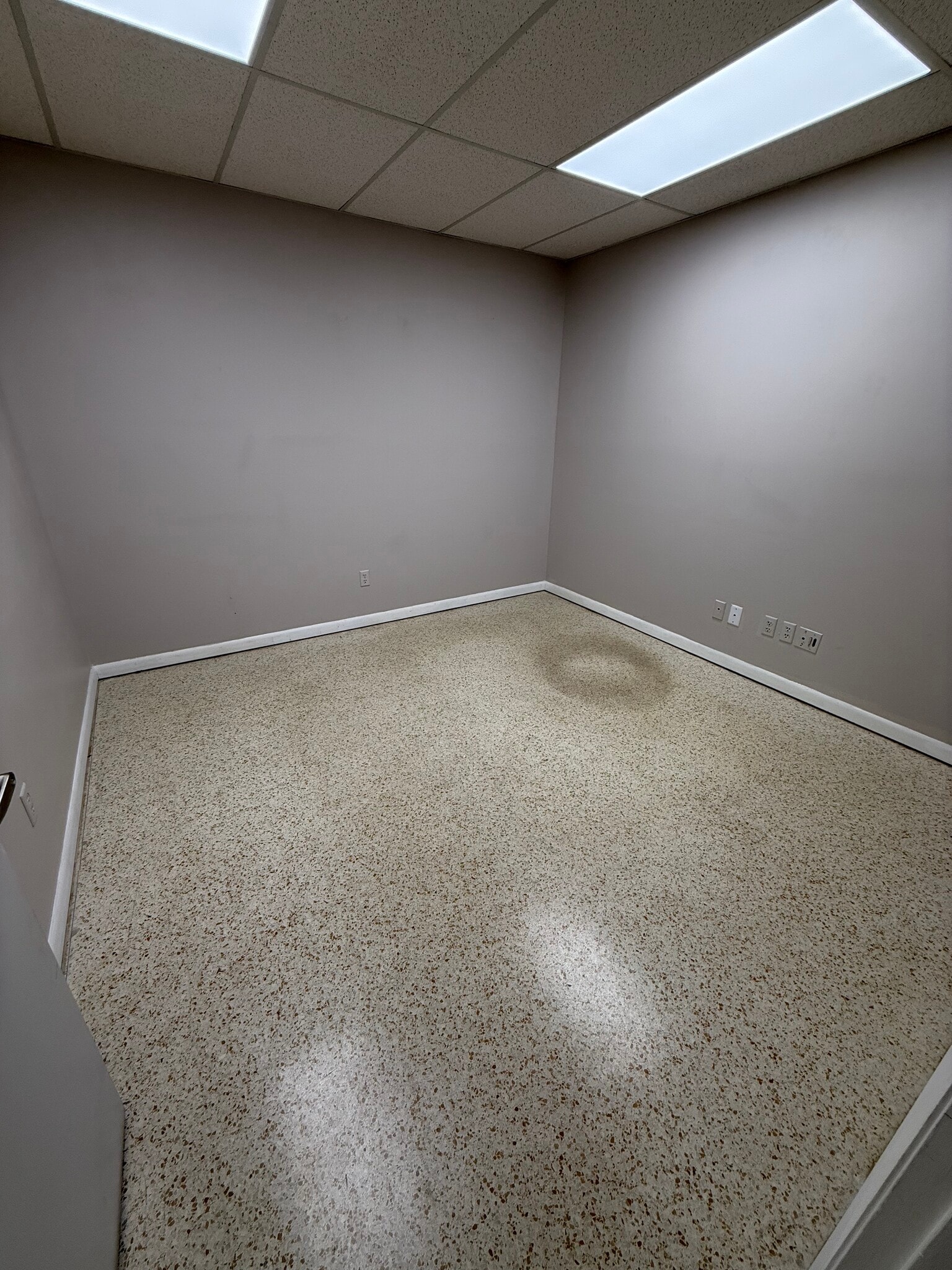 6818-6824 S Manhattan Ave, Tampa, FL à louer Photo intérieure– Image 1 sur 2
