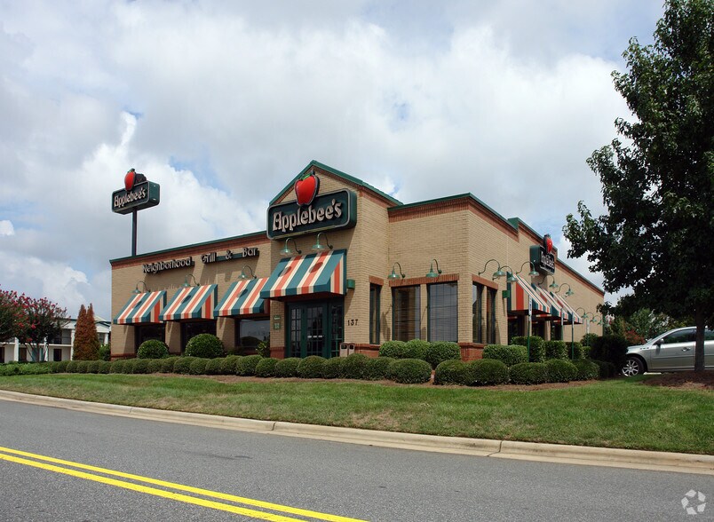137 Norman Station Blvd, Mooresville, NC à louer - Photo principale – Image 1 sur 2