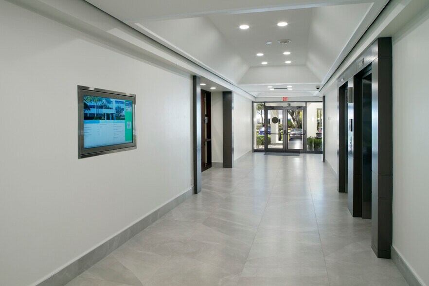 1800 NW Corporate Blvd, Boca Raton, FL à louer - Hall d’entrée – Image 2 sur 8