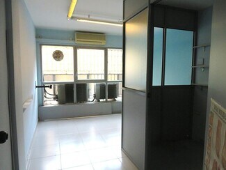 Plus de détails pour Local commercial à louer