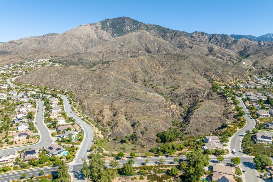 Cloverhill Dr, Highland, CA à vendre - Aérien – Image 3 sur 18