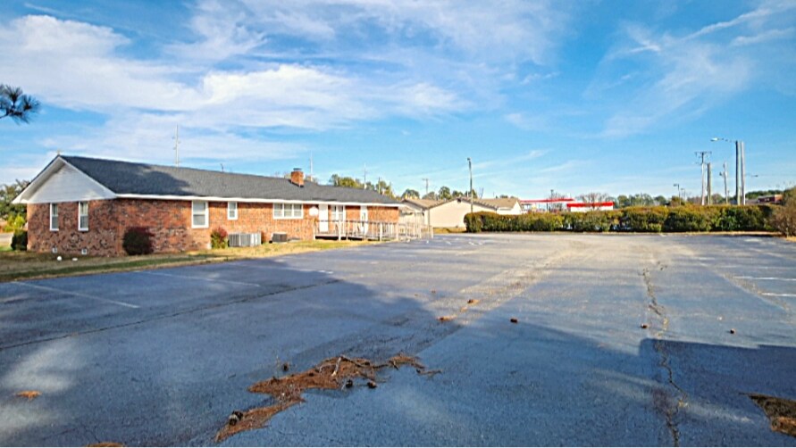 7117 Raeford Rd, Fayetteville, NC à louer - Photo de l’immeuble – Image 3 sur 35