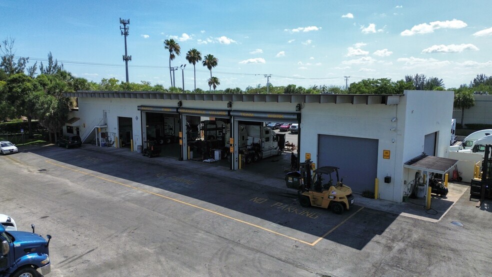 19651 Sheridan St, Fort Lauderdale, FL à louer - Photo de l’immeuble – Image 2 sur 9