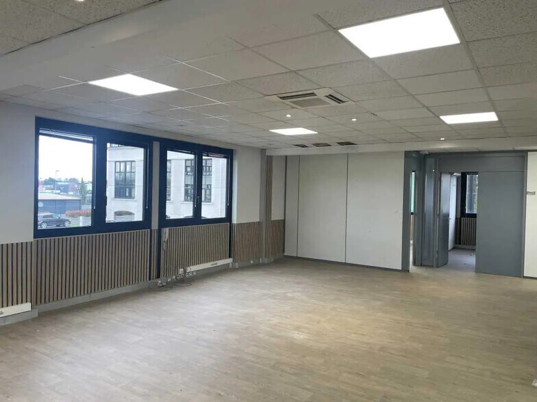 Bureau dans Compiègne à louer - Photo de l’immeuble – Image 3 sur 6