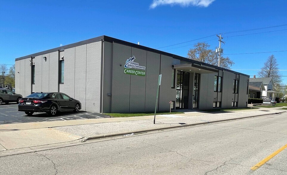 726 Pine St, Green Bay, WI à vendre - Photo de l’immeuble – Image 2 sur 5