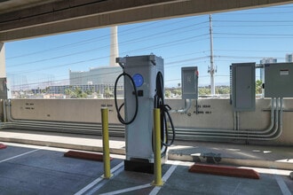 1900 Industrial Rd, Las Vegas, NV à louer Photo de l’immeuble– Image 2 sur 13