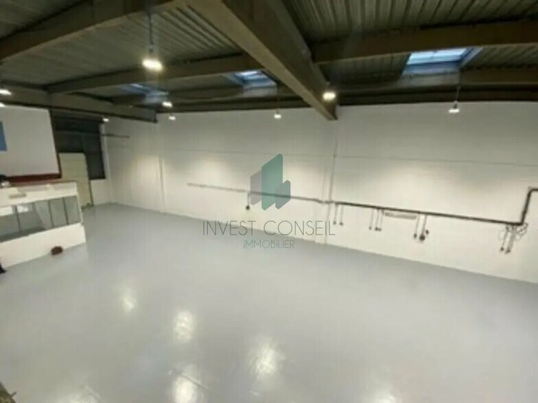 Local d’activités dans Aubervilliers à louer - Photo de l’immeuble – Image 3 sur 5