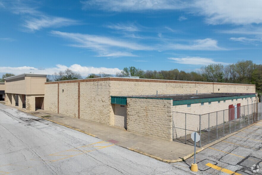 8535 Tanglewood Sq, Chagrin Falls, OH à louer - Photo principale – Image 1 sur 9