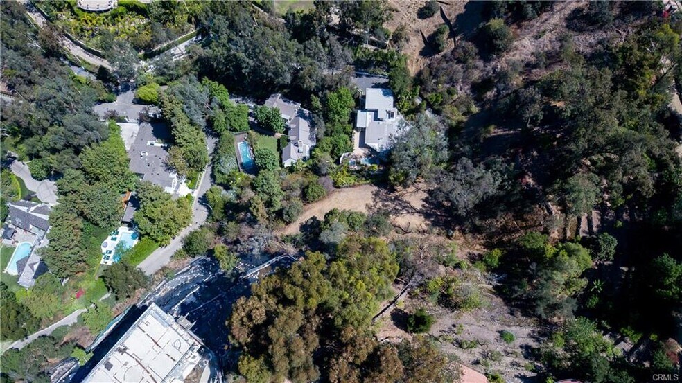 10515 Rocca Pl, Los Angeles, CA à vendre - Photo de l’immeuble – Image 3 sur 8
