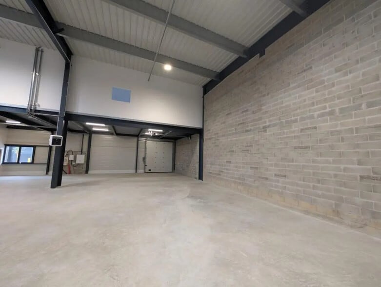 17 Rue Emile Levassor, Les Mureaux à louer - Photo de l’immeuble – Image 2 sur 14