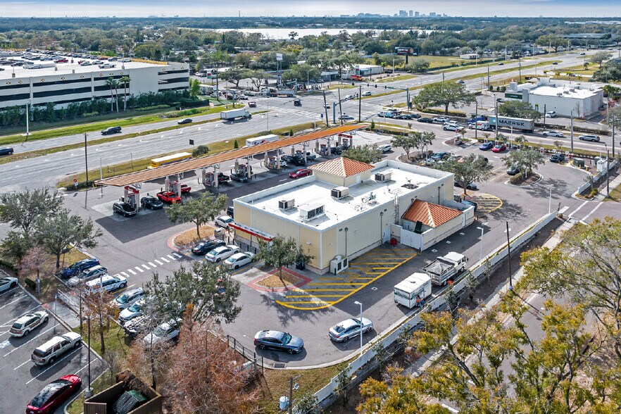 7408 E Hillsborough Ave, Tampa, FL à vendre - Photo de l’immeuble – Image 3 sur 3
