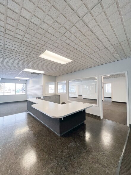 18303 107 Ave NW, Edmonton, AB à vendre - Photo de l’immeuble – Image 3 sur 9