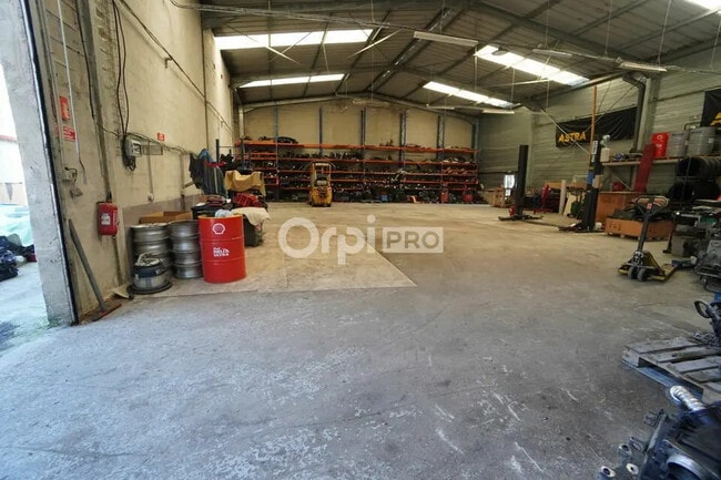 Plus de détails pour Local d’activités à vendre