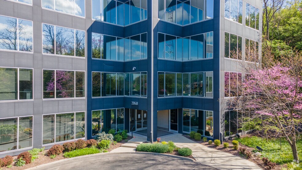 2060 Reading Rd, Cincinnati, OH à vendre - Photo de l’immeuble – Image 2 sur 9