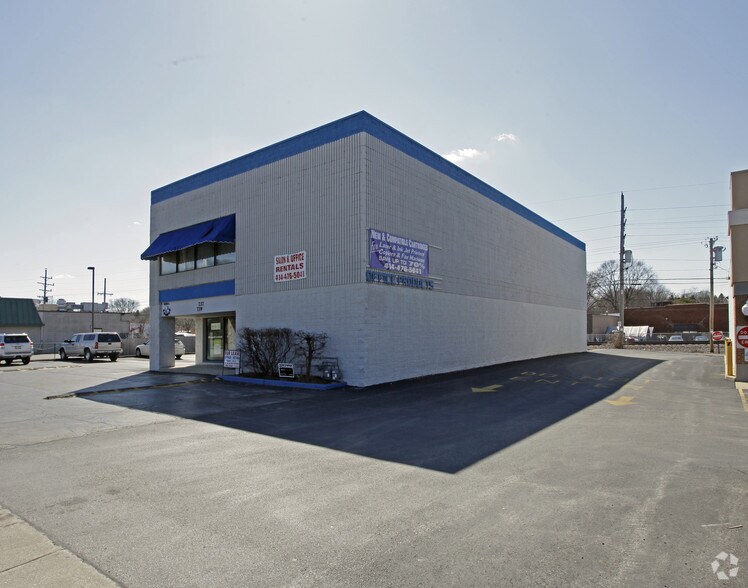 737-739 N Mayfair Rd, Milwaukee, WI à louer - Photo de l’immeuble – Image 1 sur 7