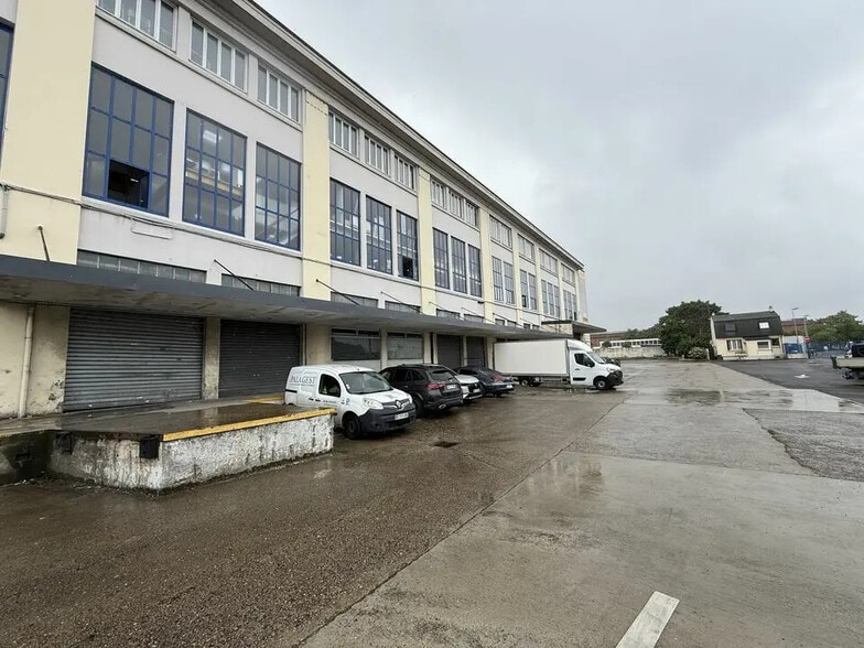 Bureau dans Bobigny à louer - Photo de l’immeuble – Image 3 sur 10
