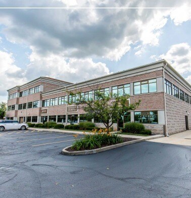17280 W North Ave, Brookfield, WI à louer Photo principale– Image 1 sur 13