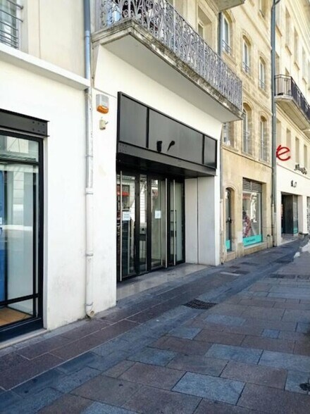 Local commercial dans Avignon à louer - Photo de l’immeuble – Image 2 sur 5