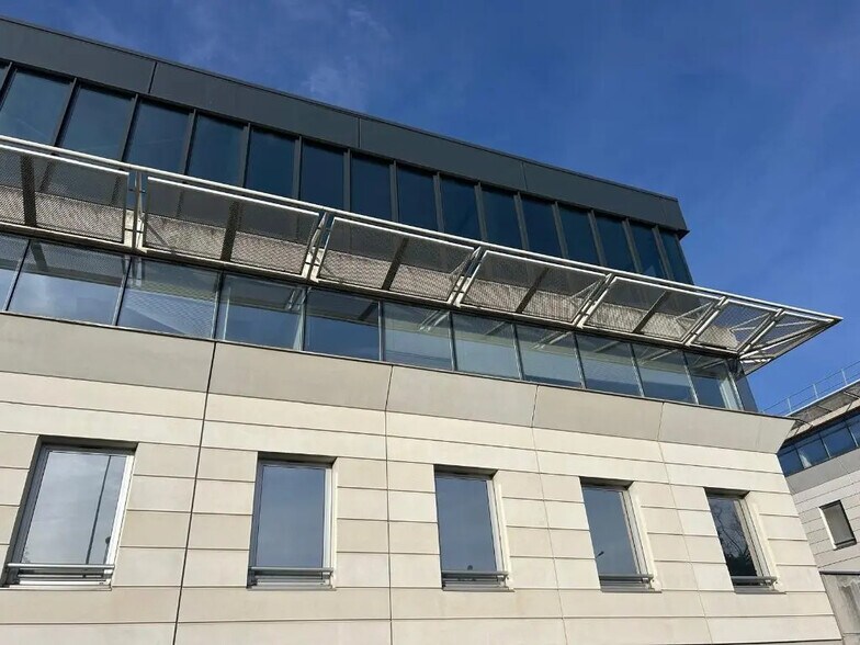 Bureau dans Bron à louer - Photo de l’immeuble – Image 3 sur 6