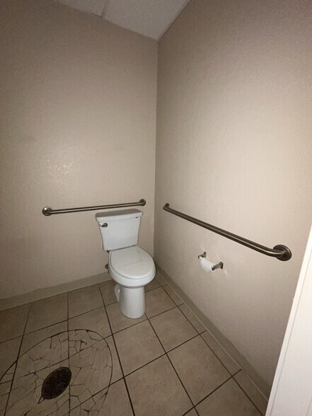 2705 E Stan Schlueter Loop, Killeen, TX à louer - Photo de l’immeuble – Image 3 sur 9