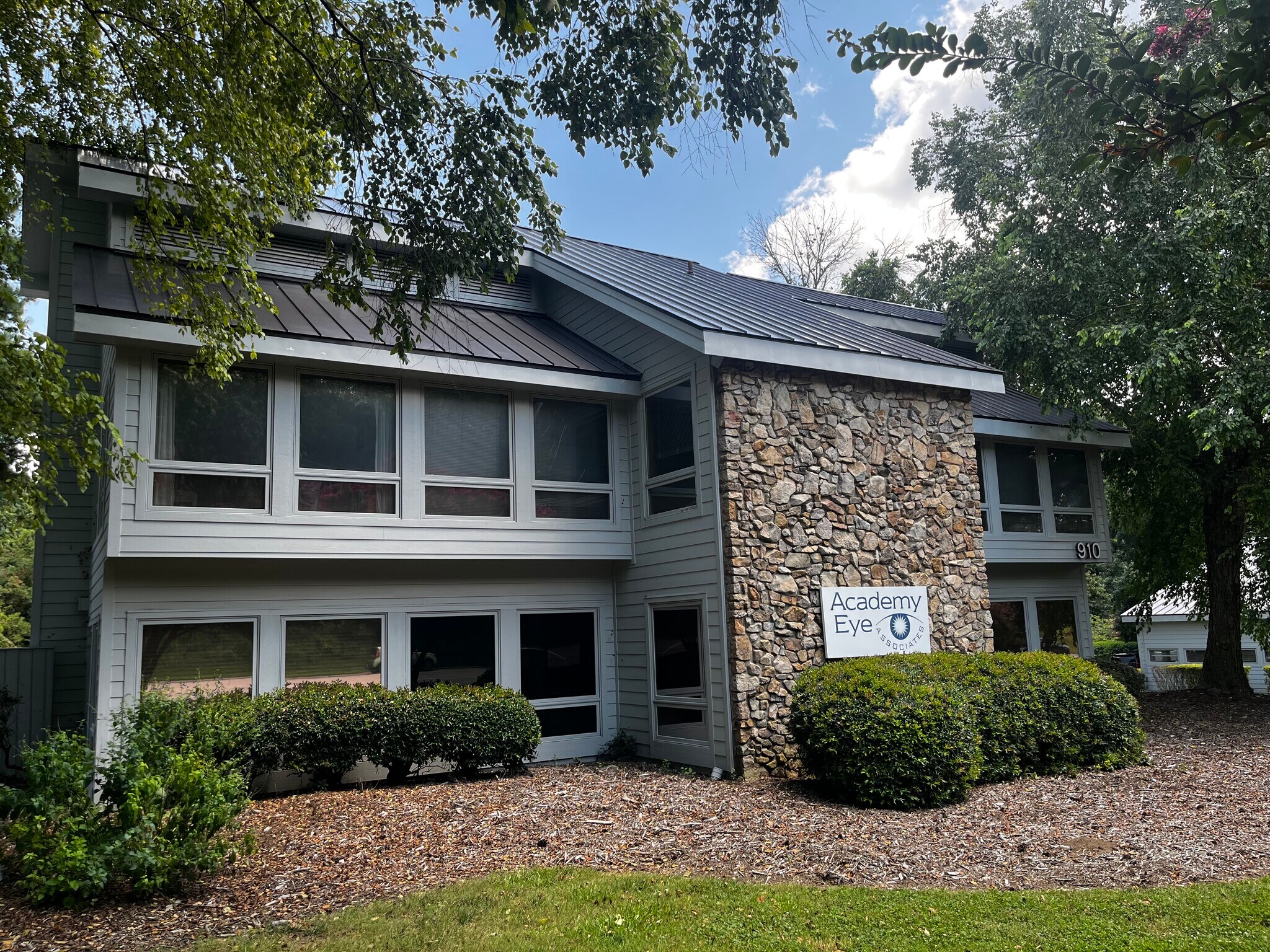 910 Martin Luther King Jr Blvd, Chapel Hill, NC à louer Photo de l’immeuble– Image 1 sur 6