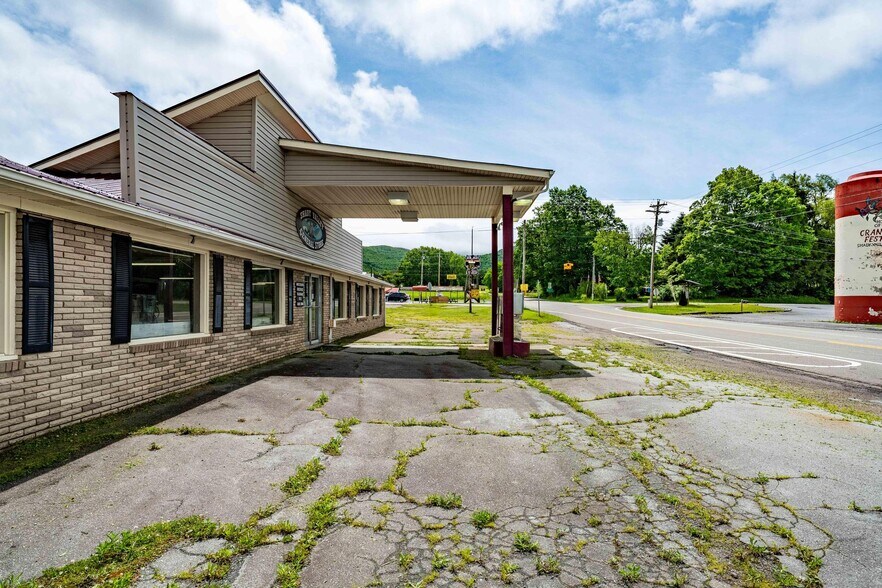 9854 Highway 421 N, Shady Valley, TN à vendre - Photo de l’immeuble – Image 3 sur 43