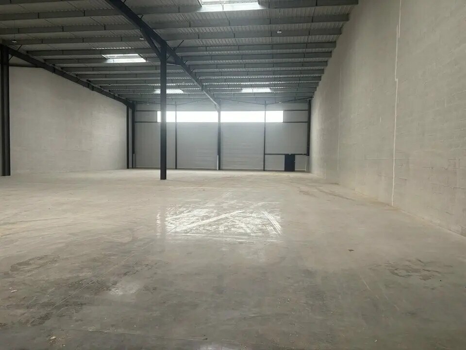 Local d’activités dans La Queue-en-Brie à louer Photo de l’immeuble– Image 1 sur 10