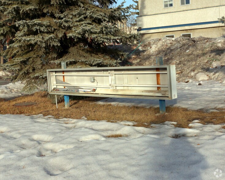13219 146th St NW, Edmonton, AB à louer - Photo de l’immeuble – Image 3 sur 3