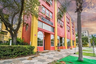 446 2nd St N, Saint Petersburg, FL à louer Photo de l’immeuble– Image 1 sur 28